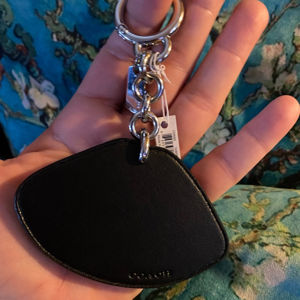 Coach lips keychain - Picture 2 of 5